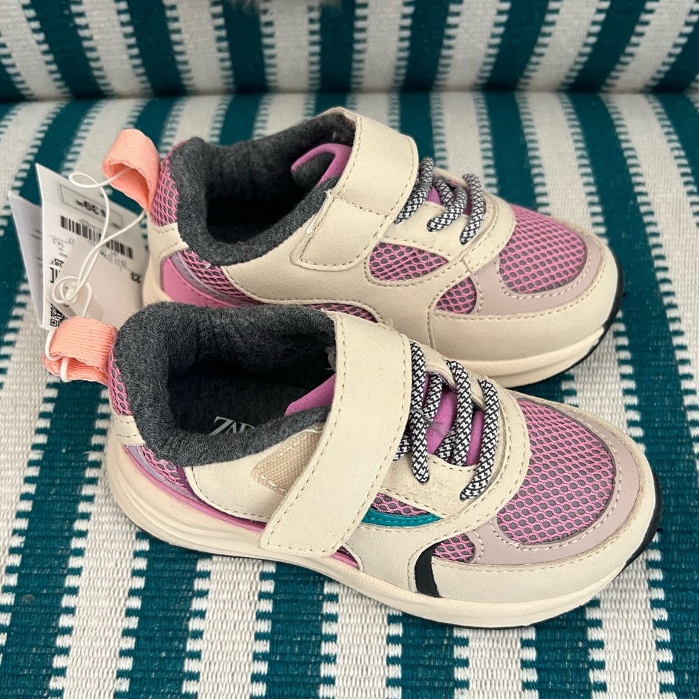 NWT Zara kids Velcro trainers size 23 (2T)